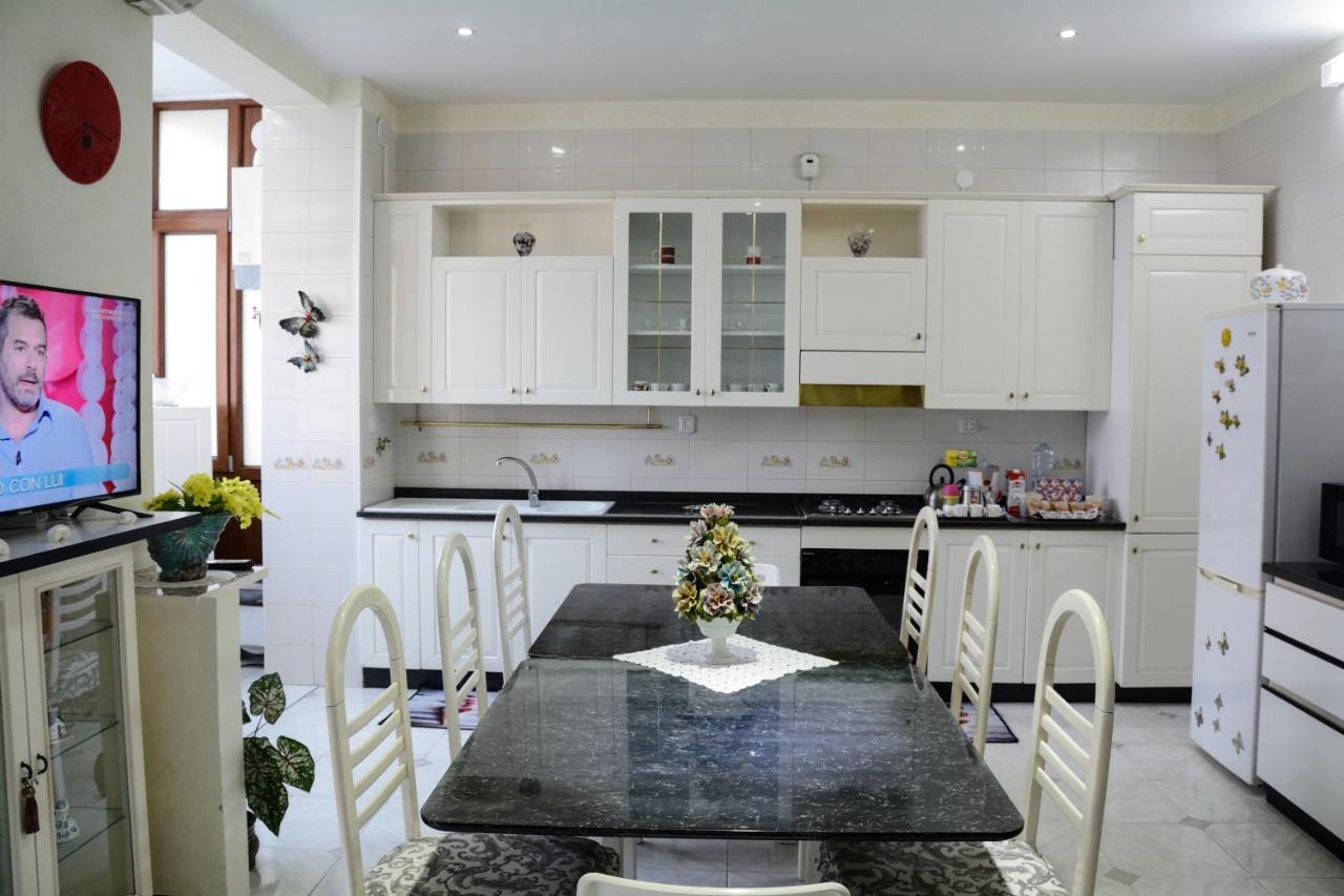 Residenza Margherita - Centralissima ซาแลร์โน ภายนอก รูปภาพ